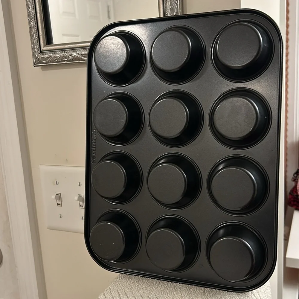 Simply Calphalon Nonstick 12 Count Muffin Pan Heavyweight Construction Baking